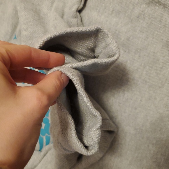 Disney Cruise Line Crewneck Sweater. Light Grey. Textured. Bahamas. Size M. - Picture 7 of 10